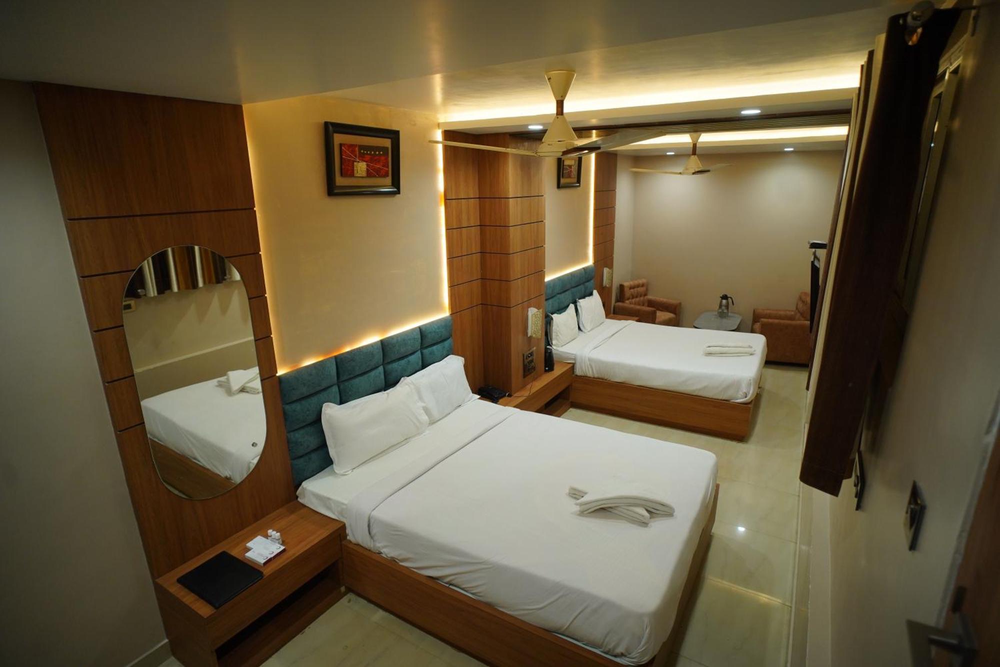 Hotel New Grand Деогар Екстер'єр фото
