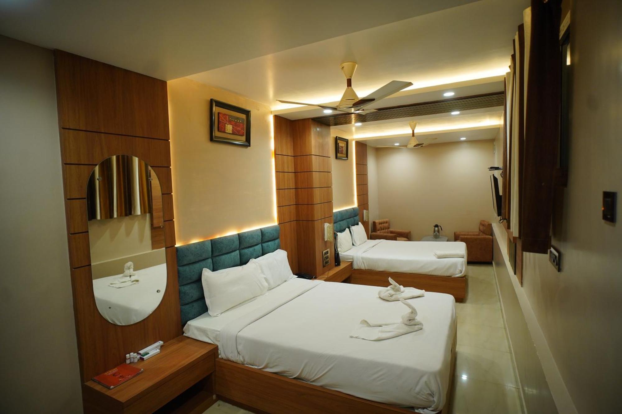 Hotel New Grand Деогар Екстер'єр фото