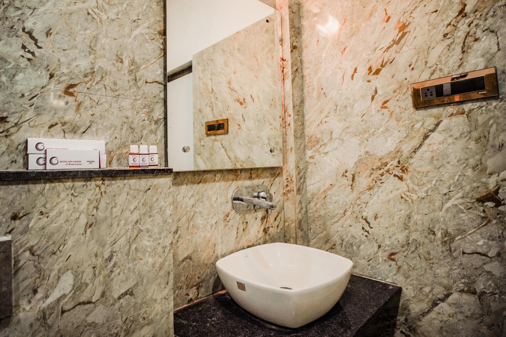 Hotel New Grand Деогар Екстер'єр фото
