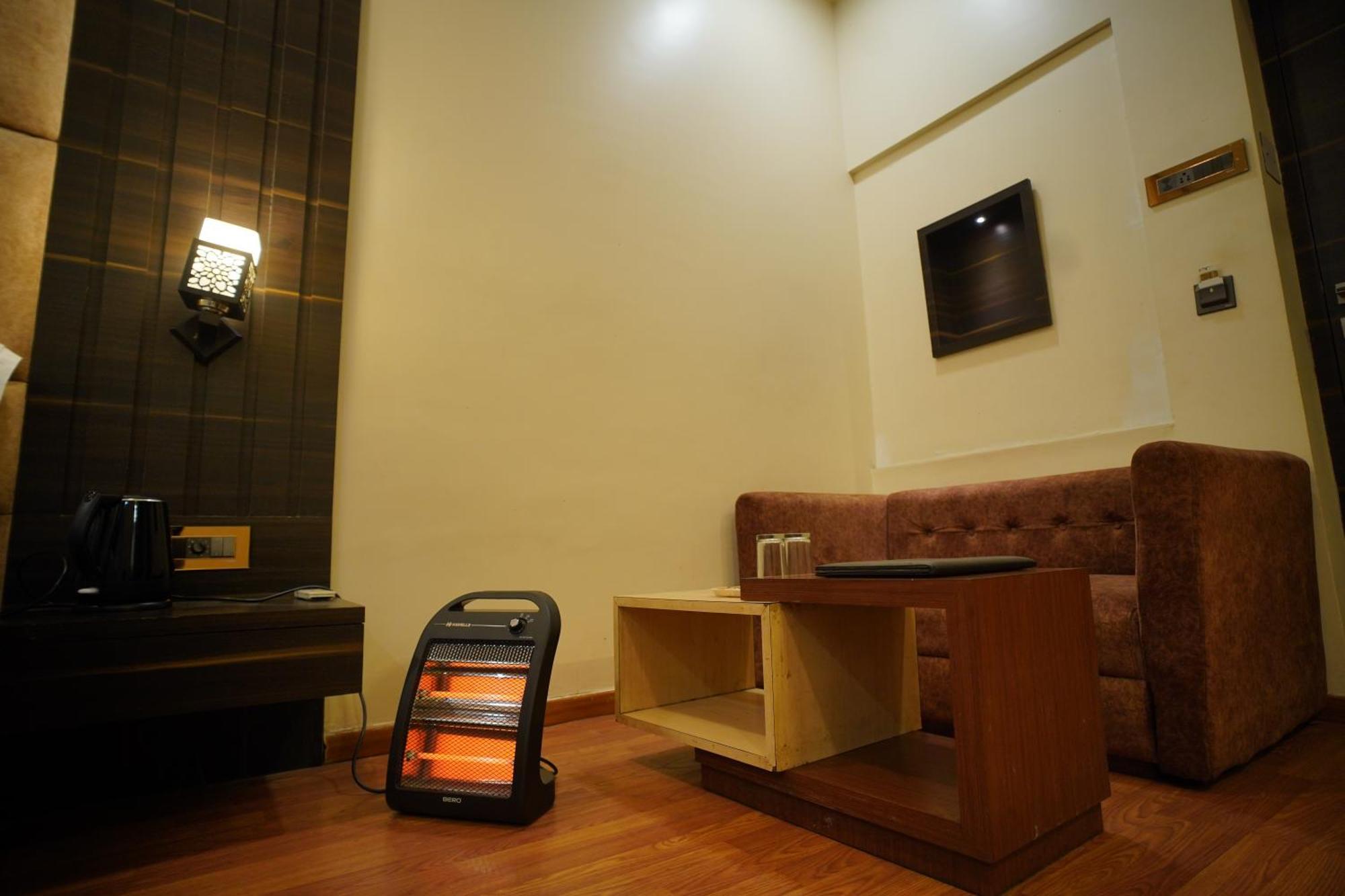 Hotel New Grand Деогар Екстер'єр фото