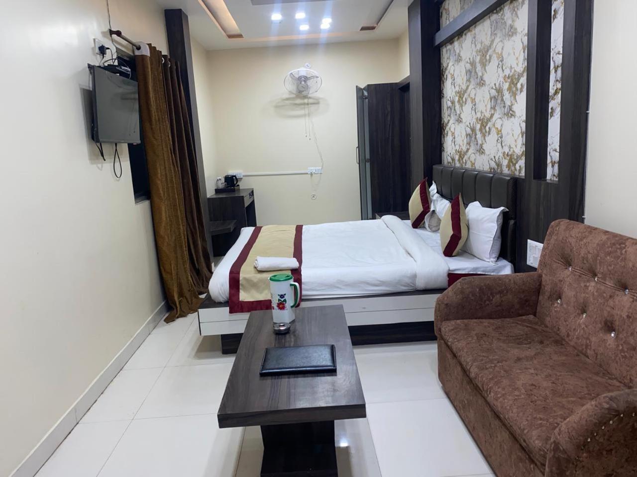 Hotel New Grand Деогар Екстер'єр фото
