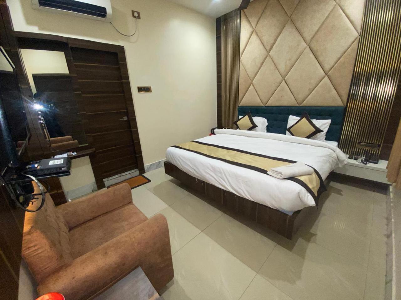 Hotel New Grand Деогар Екстер'єр фото