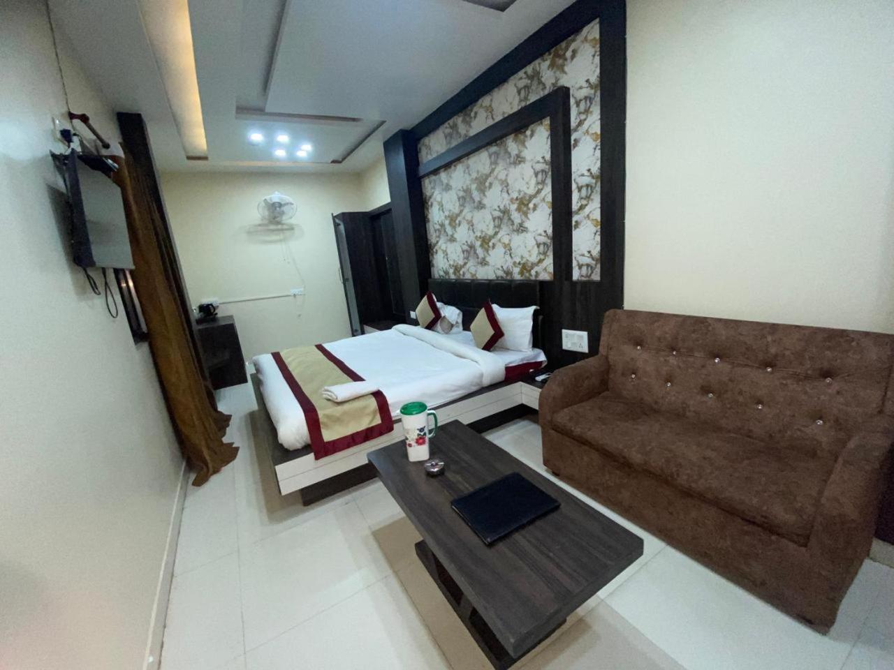 Hotel New Grand Деогар Екстер'єр фото