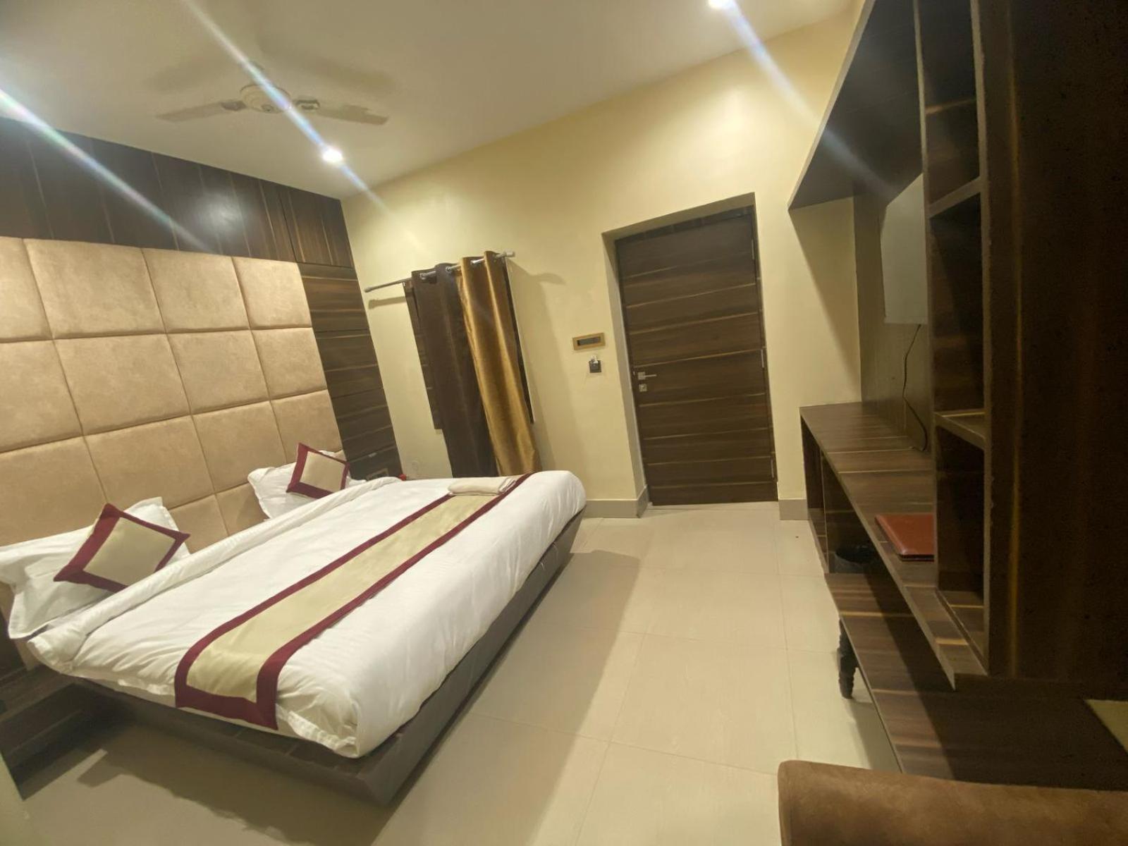 Hotel New Grand Деогар Екстер'єр фото