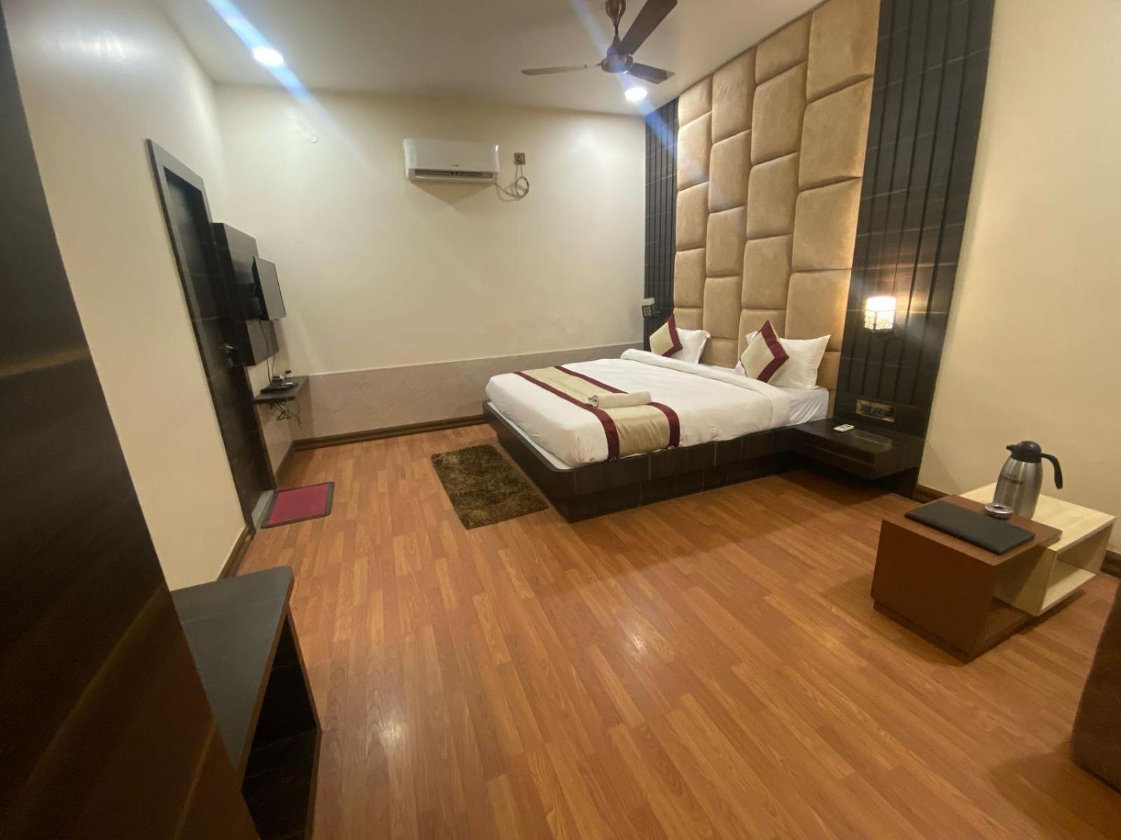 Hotel New Grand Деогар Екстер'єр фото